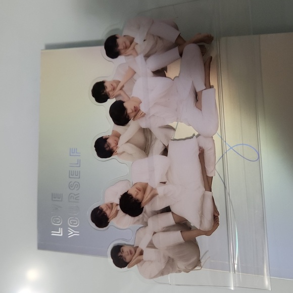 BTS - Love Yourself: Answer Ver. E (with photocard of Suga, poster, & standee) - Picture 5 of 12
